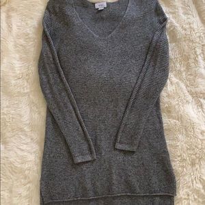 Old Navy textured tunic v-neck sweater